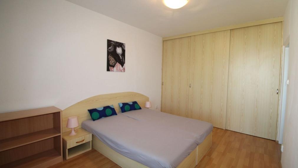 KOMÁRNICKÁ ul. - RUŽINOV - 60M2 - SLNEČNÝ A ZARIADENÝ 2,5i BYT - 2 BALKÓNY - VOĽNÝ IHNEĎ