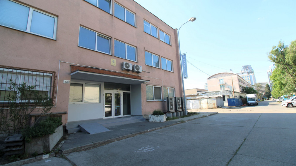 MLYNSKÉ NIVY - KANCELÁRSKE PRIESTORY - 37,4M2