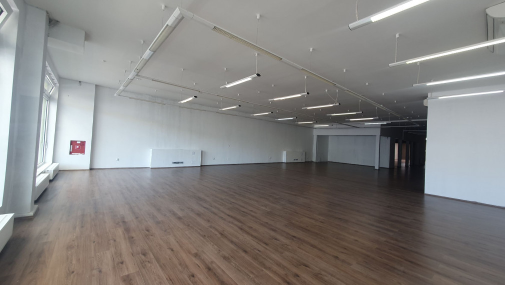 OBCHODNÉ PRIESTORY V NÁKUPNOM CENTRE R1 - ROŽŇAVSKÁ ul. - 561m2