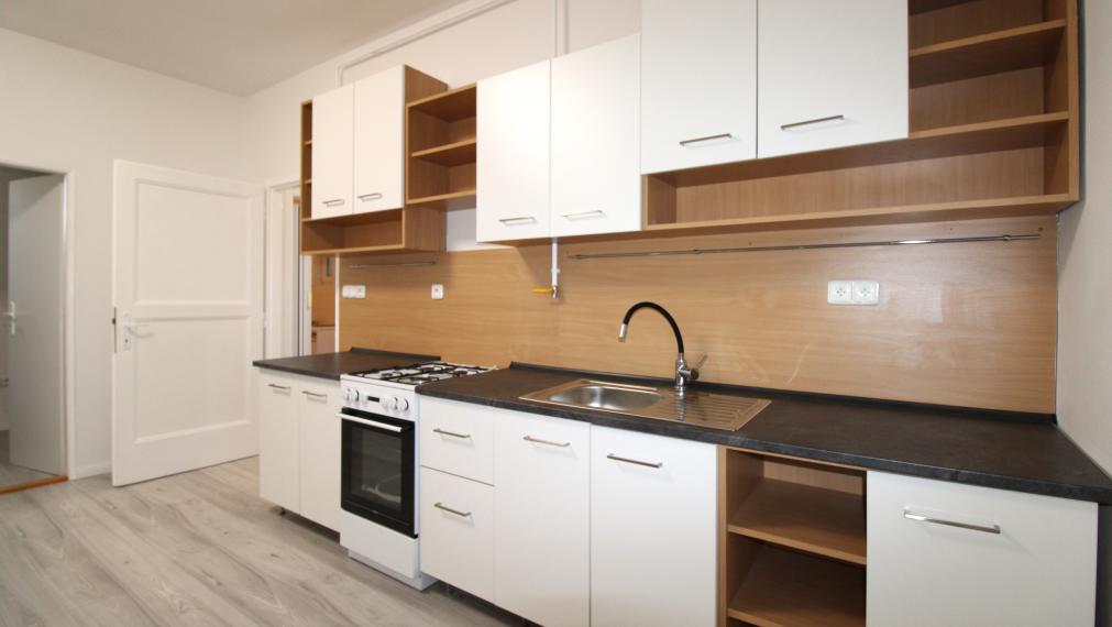 NOVÁ DOBA - SLNEČNÝ 2,5i BYT S PIVNICOU - 50M2 - ZREKONŠTRUOVANÝ
