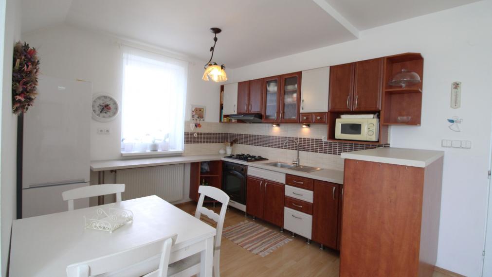 KRÁĽOVA PRI SENCI - MEZONET 2i BYT S BALKÓNOM - 70M2 - ČIASTOČNE ZARIADENÝ