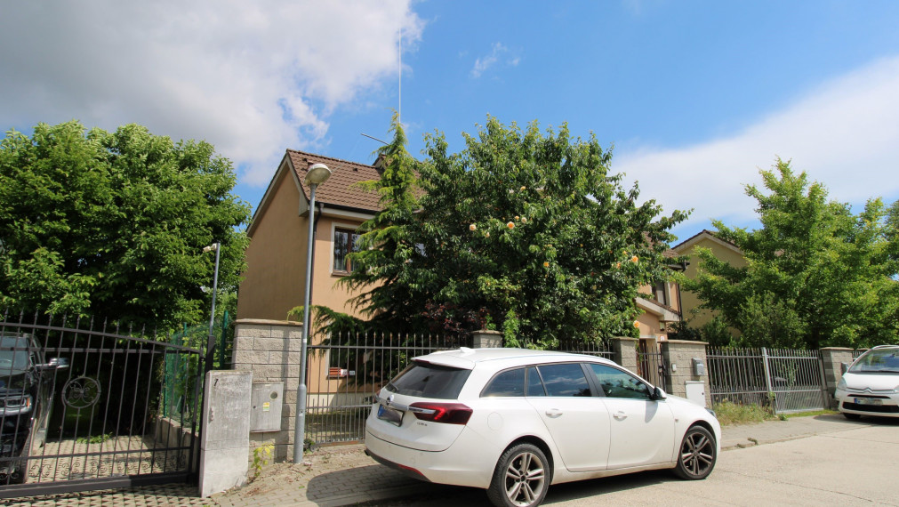 ZÁLESIE - 5i RODINNÝ DVOJDOM S BALKÓNOM A GARÁŽOU - VEĽKÁ ZÁHRADA