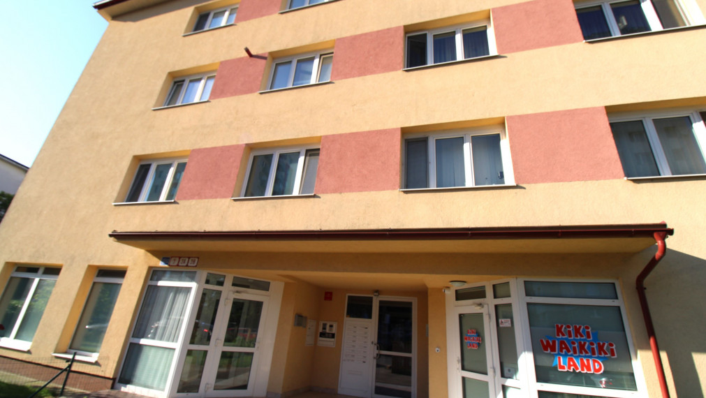 TEHLOVÝ DOM - KOMPLETNE ZREKONŠTRUOVANÝ 2i BYT - JAMNICKÉHO ul.- DLHÉ DIELY