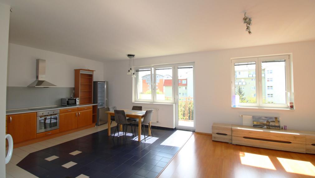 REZERVOVANÉ ! BALTSKÁ ul. - PRIESTRANNÝ 3i BYT SO ŠATNÍKOM - 82M2 - 2 NEPRIECHODNÉ IZBY - VOĽNÝ IHNEĎ