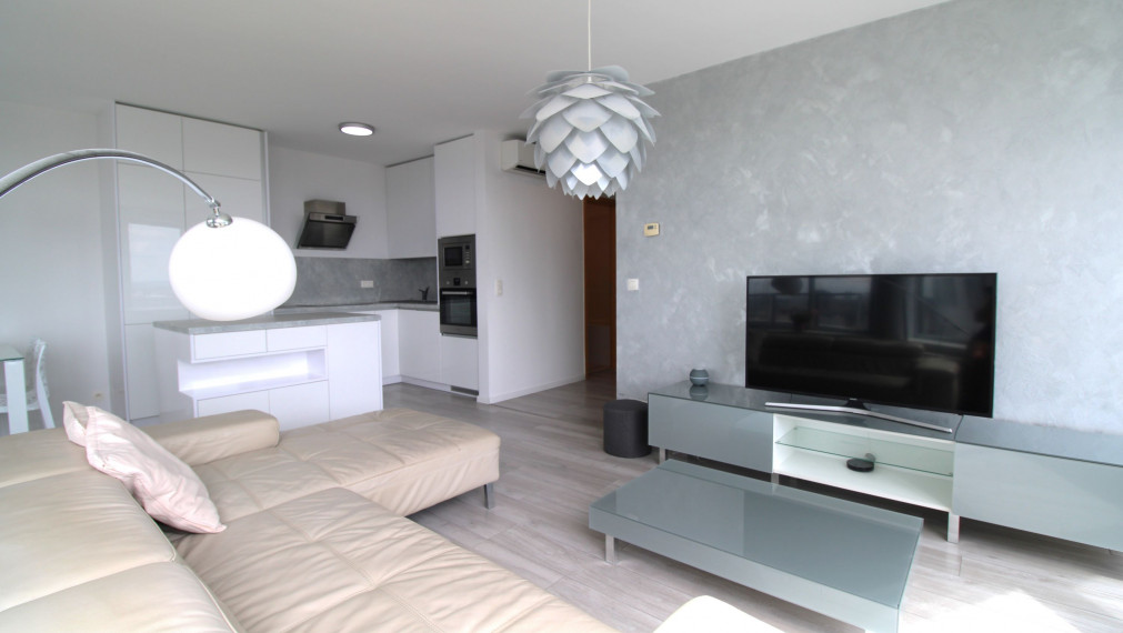 TRI VEŽE - 3i BEZBARÉROVÝ BYT- RECEPCIA  24 HOD. - 20. POSCH. - PIVNICA - PARKOVANIE A FITNESS PRIAMO V DOME