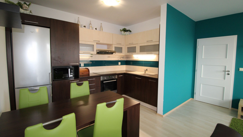 REZERVOVANÉ ! VOĽNÝ IHNEĎ - PODUNAJSKÁ ul. - PEKNÝ SLNEČNÝ 2i BYT S BALKÓNOM A PIVNICOU