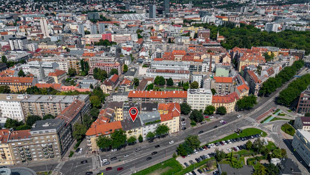 REZERVOVANÉ ! ATELIÉR S DREVENÝMI TRÁMAMI - TEHLOVÝ DOM - ORIENTÁCIA NA 2 SVETOVÉ STRANY