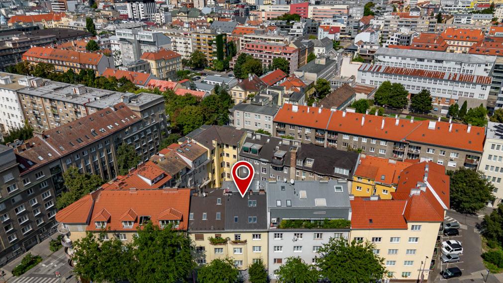 REZERVOVANÉ ! ATELIÉR S DREVENÝMI TRÁMAMI - TEHLOVÝ DOM - ORIENTÁCIA NA 2 SVETOVÉ STRANY