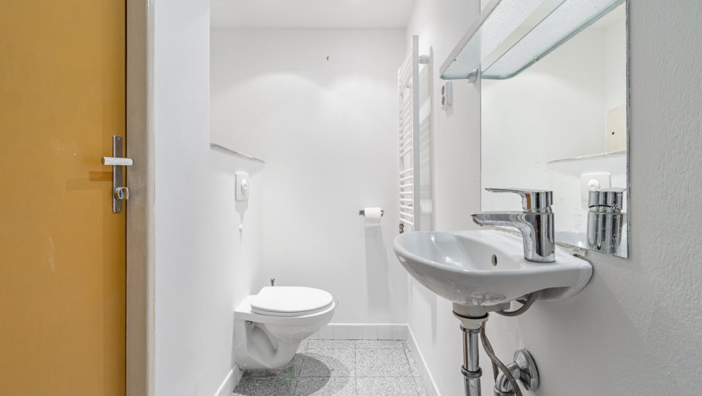 REZERVOVANÉ ! ATELIÉR S DREVENÝMI TRÁMAMI - TEHLOVÝ DOM - ORIENTÁCIA NA 2 SVETOVÉ STRANY