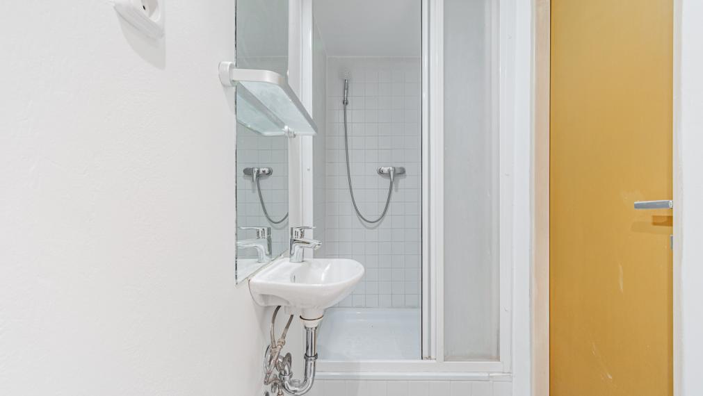 REZERVOVANÉ ! ATELIÉR S DREVENÝMI TRÁMAMI - TEHLOVÝ DOM - ORIENTÁCIA NA 2 SVETOVÉ STRANY