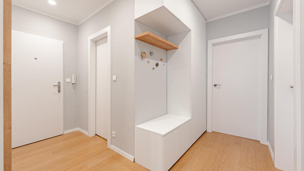 REZERVOVANÉ ! KRÁSNY ZREKONŠTRUOVANÝ 4i BYT - NEZÁBUDKOVA ul. - PIVNICA - LOGGIA