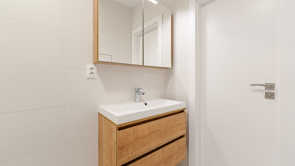 REZERVOVANÉ ! KRÁSNY ZREKONŠTRUOVANÝ 4i BYT - NEZÁBUDKOVA ul. - PIVNICA - LOGGIA