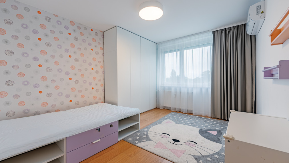 REZERVOVANÉ ! KRÁSNY ZREKONŠTRUOVANÝ 4i BYT - NEZÁBUDKOVA ul. - PIVNICA - LOGGIA