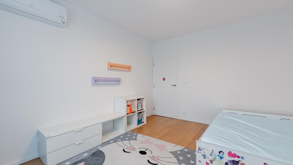 REZERVOVANÉ ! KRÁSNY ZREKONŠTRUOVANÝ 4i BYT - NEZÁBUDKOVA ul. - PIVNICA - LOGGIA