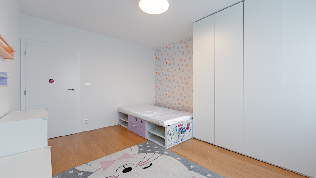 REZERVOVANÉ ! KRÁSNY ZREKONŠTRUOVANÝ 4i BYT - NEZÁBUDKOVA ul. - PIVNICA - LOGGIA