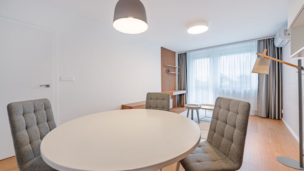 REZERVOVANÉ ! KRÁSNY ZREKONŠTRUOVANÝ 4i BYT - NEZÁBUDKOVA ul. - PIVNICA - LOGGIA