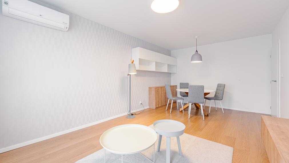 REZERVOVANÉ ! KRÁSNY ZREKONŠTRUOVANÝ 4i BYT - NEZÁBUDKOVA ul. - PIVNICA - LOGGIA