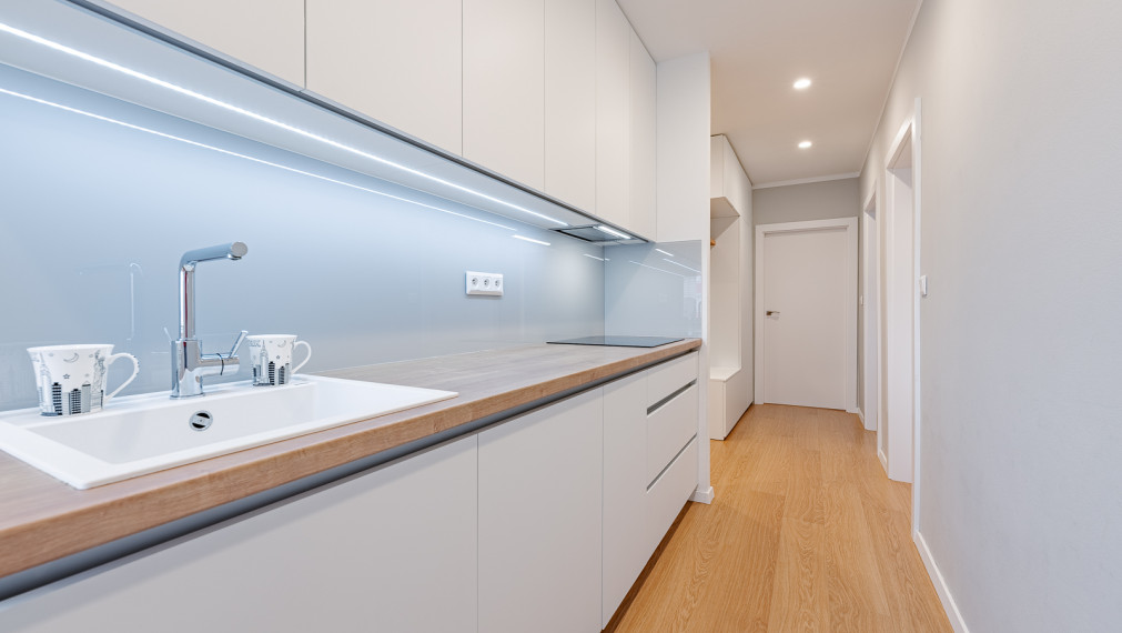 REZERVOVANÉ ! KRÁSNY ZREKONŠTRUOVANÝ 4i BYT - NEZÁBUDKOVA ul. - PIVNICA - LOGGIA