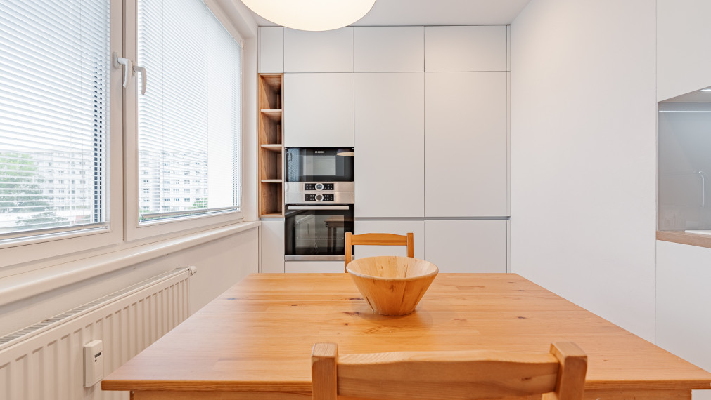 REZERVOVANÉ ! KRÁSNY ZREKONŠTRUOVANÝ 4i BYT - NEZÁBUDKOVA ul. - PIVNICA - LOGGIA