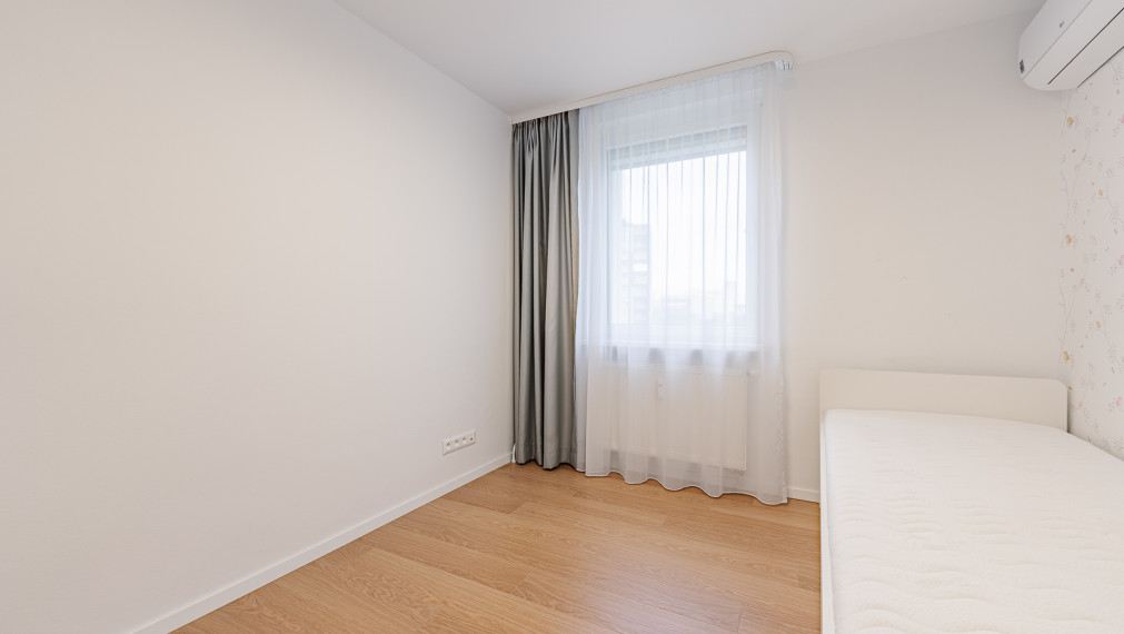 REZERVOVANÉ ! KRÁSNY ZREKONŠTRUOVANÝ 4i BYT - NEZÁBUDKOVA ul. - PIVNICA - LOGGIA