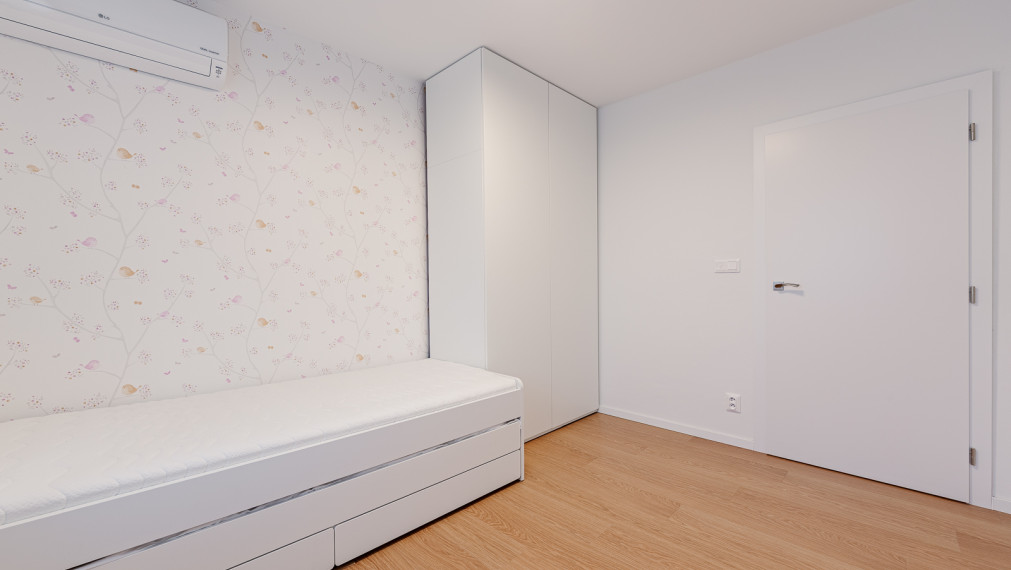 REZERVOVANÉ ! KRÁSNY ZREKONŠTRUOVANÝ 4i BYT - NEZÁBUDKOVA ul. - PIVNICA - LOGGIA