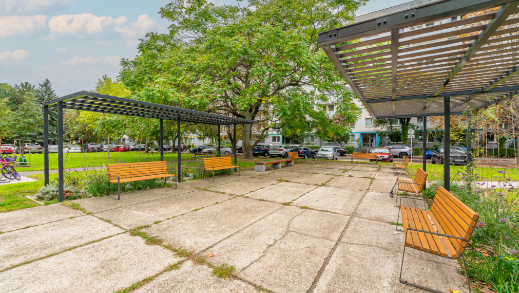 REZERVOVANÉ ! KRÁSNY ZREKONŠTRUOVANÝ 4i BYT - NEZÁBUDKOVA ul. - PIVNICA - LOGGIA