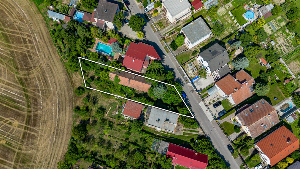 MOST PRI BRATISLAVE - STAVEBNÝ POZEMOK - 700m2