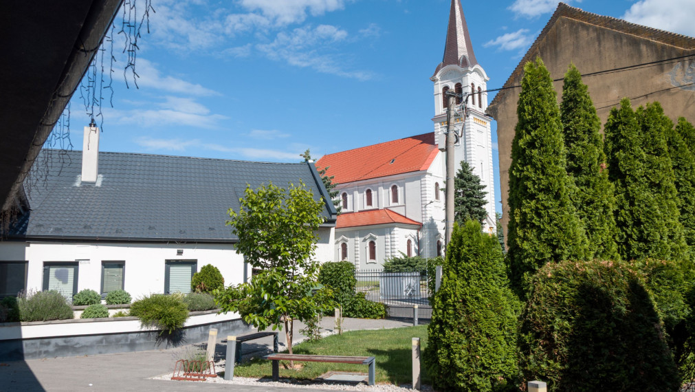 ZLATÉ KLASY - SAMOSTATNE STOJACI 8i RODINNÝ DOM - POLYFUNKČNÝ