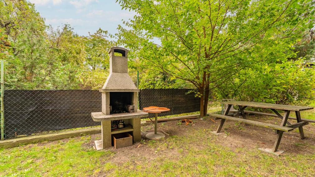 REZERVOVANÉ ! MODERNÝ DIZAJNOVO RIEŠENÝ 1i BYT S VEĽKOU LOGGIOU - VONKAJŠIE PARKOVANIE - PIVNICA