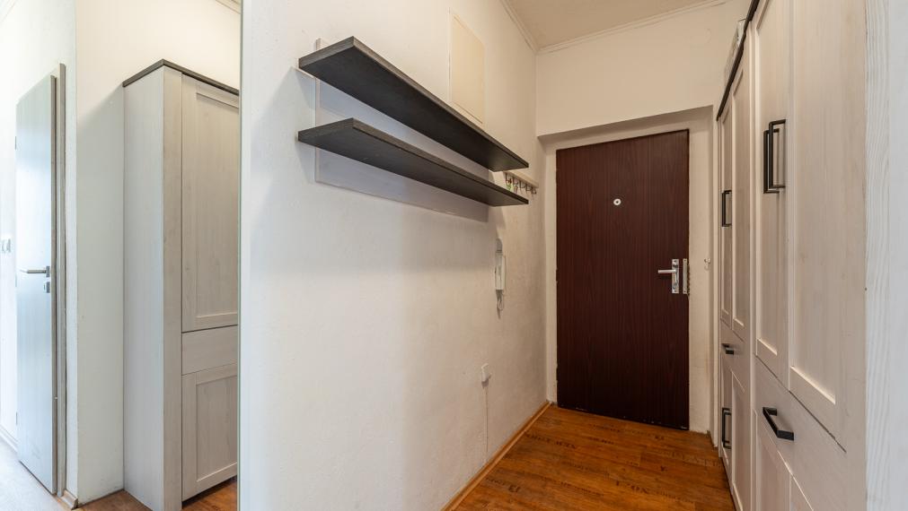 VAJANSKÉHO ul.- STUPAVA - ZARIADENÝ 2,5i BYT S FRANCÚZSKYM BALKÓNOM V TICHEJ LOKALITE