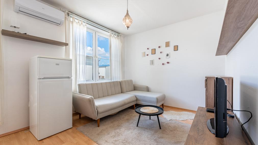 VAJANSKÉHO ul.- STUPAVA - ZARIADENÝ 2,5i BYT S FRANCÚZSKYM BALKÓNOM V TICHEJ LOKALITE