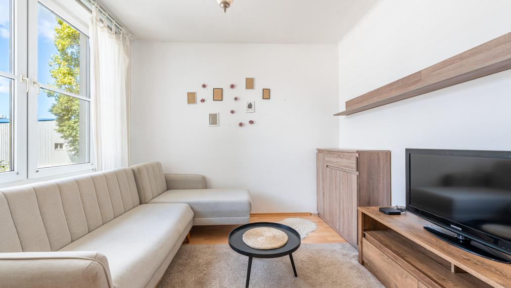 VAJANSKÉHO ul.- STUPAVA - ZARIADENÝ 2,5i BYT S FRANCÚZSKYM BALKÓNOM V TICHEJ LOKALITE