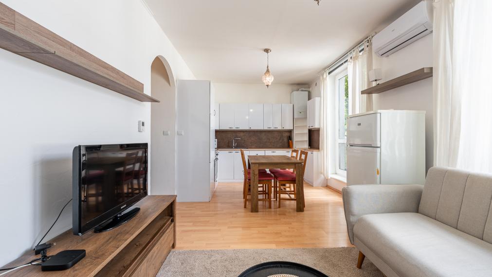 VAJANSKÉHO ul.- STUPAVA - ZARIADENÝ 2,5i BYT S FRANCÚZSKYM BALKÓNOM V TICHEJ LOKALITE