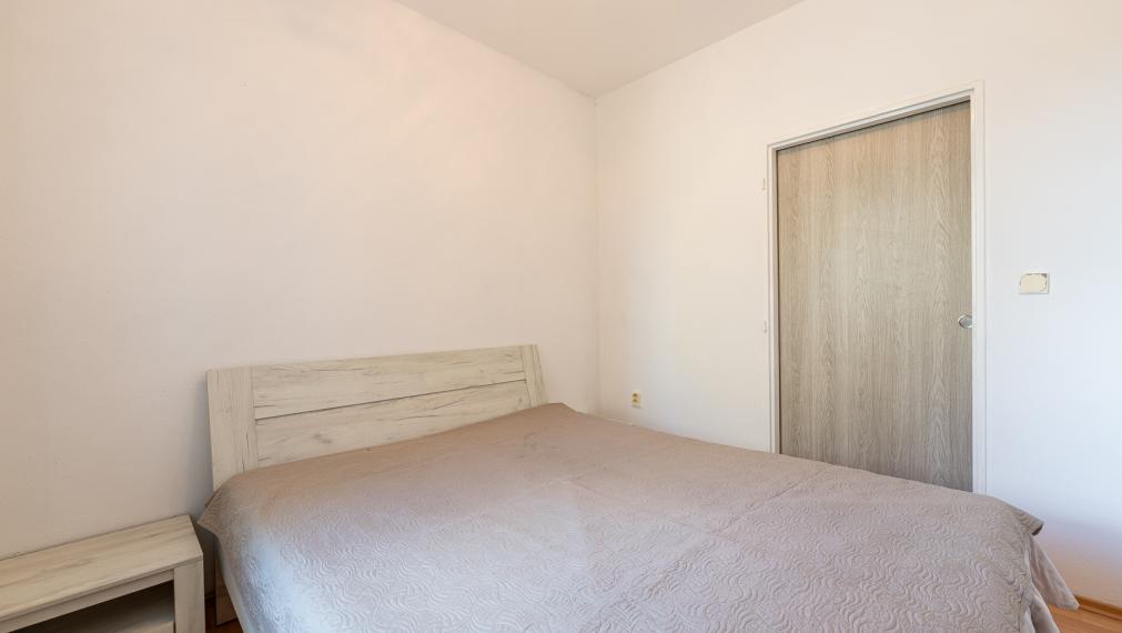 VAJANSKÉHO ul.- STUPAVA - ZARIADENÝ 2,5i BYT S FRANCÚZSKYM BALKÓNOM V TICHEJ LOKALITE