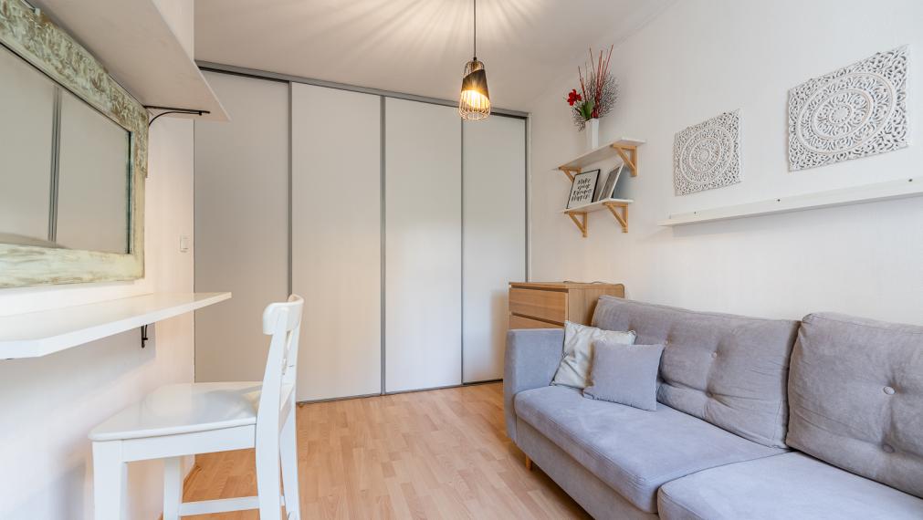 VAJANSKÉHO ul.- STUPAVA - ZARIADENÝ 2,5i BYT S FRANCÚZSKYM BALKÓNOM V TICHEJ LOKALITE