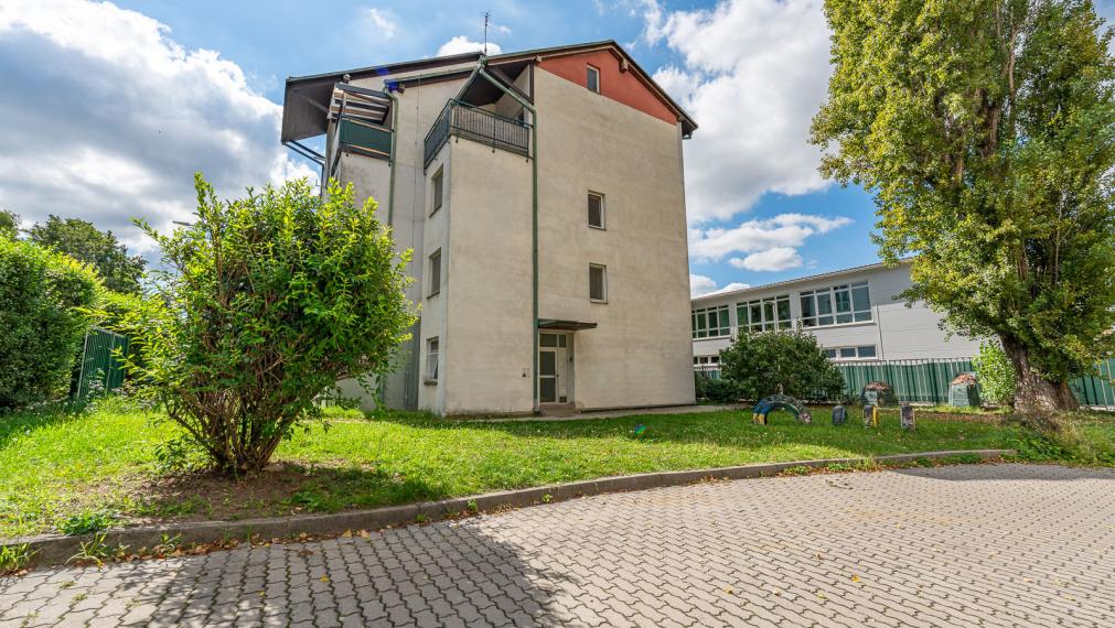 VAJANSKÉHO ul.- STUPAVA - ZARIADENÝ 2,5i BYT S FRANCÚZSKYM BALKÓNOM V TICHEJ LOKALITE