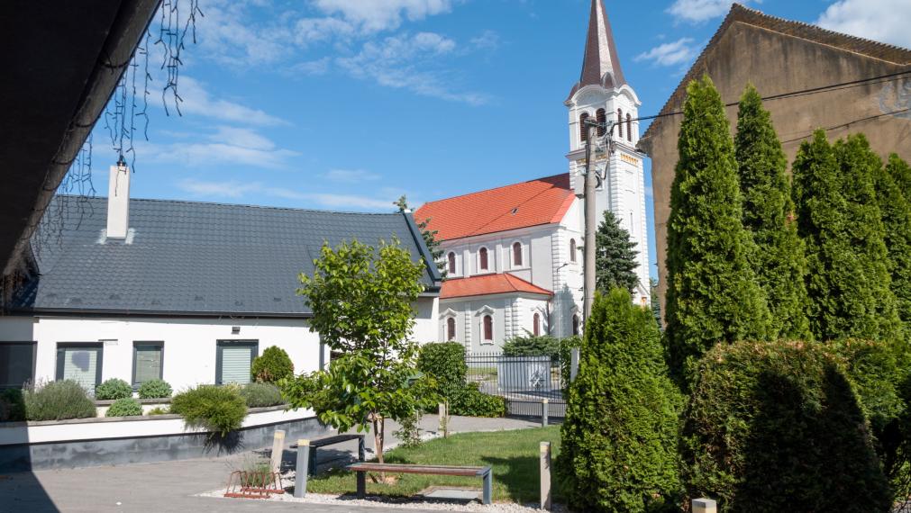 ZLATÉ KLASY - SAMOSTATNE STOJACI 8i RODINNÝ DOM - POLYFUNKČNÝ