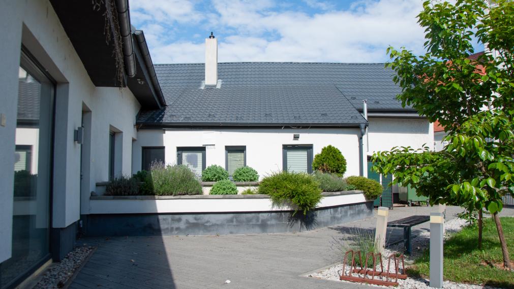 ZLATÉ KLASY - SAMOSTATNE STOJACI 8i RODINNÝ DOM - POLYFUNKČNÝ