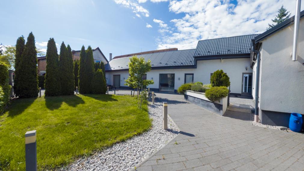 ZLATÉ KLASY - SAMOSTATNE STOJACI 8i RODINNÝ DOM - POLYFUNKČNÝ