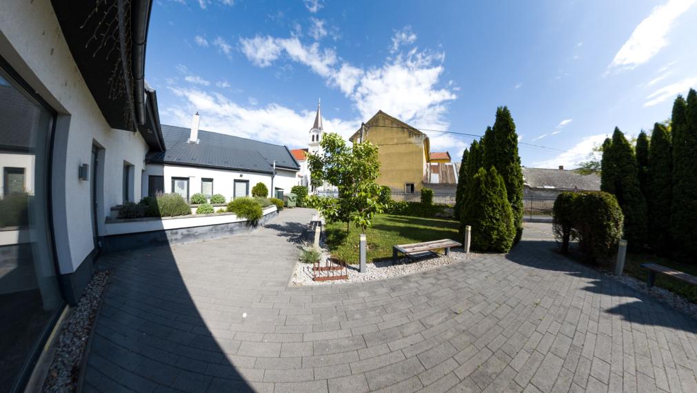 ZLATÉ KLASY - SAMOSTATNE STOJACI 8i RODINNÝ DOM - POLYFUNKČNÝ