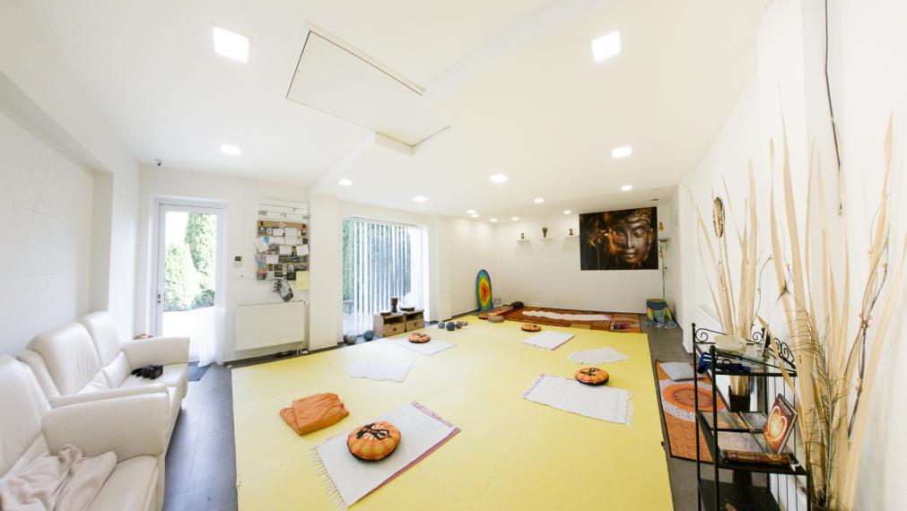 ZLATÉ KLASY - SAMOSTATNE STOJACI 8i RODINNÝ DOM - POLYFUNKČNÝ