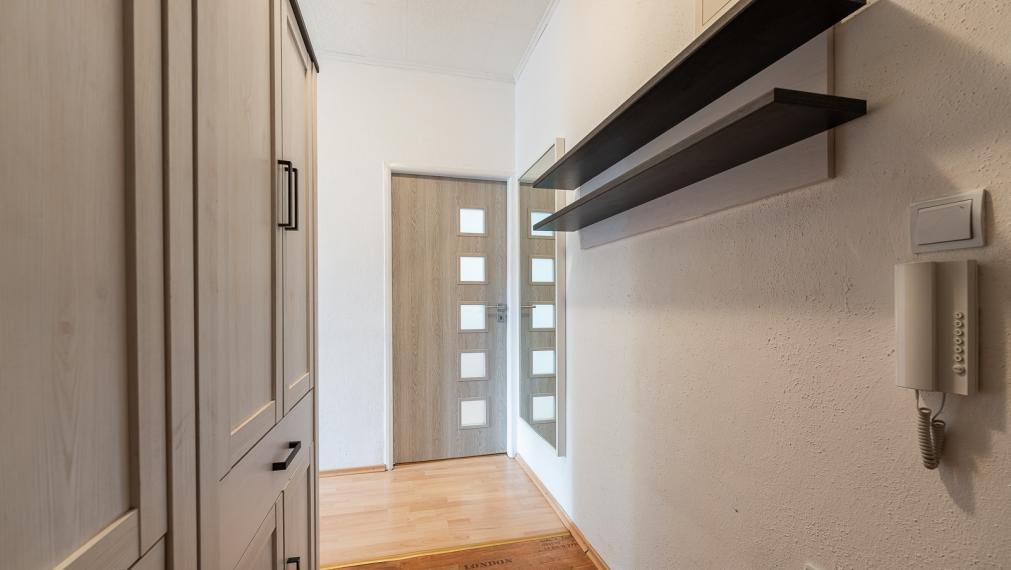 VAJANSKÉHO ul.- STUPAVA - ZARIADENÝ 2,5i BYT S FRANCÚZSKYM BALKÓNOM V TICHEJ LOKALITE