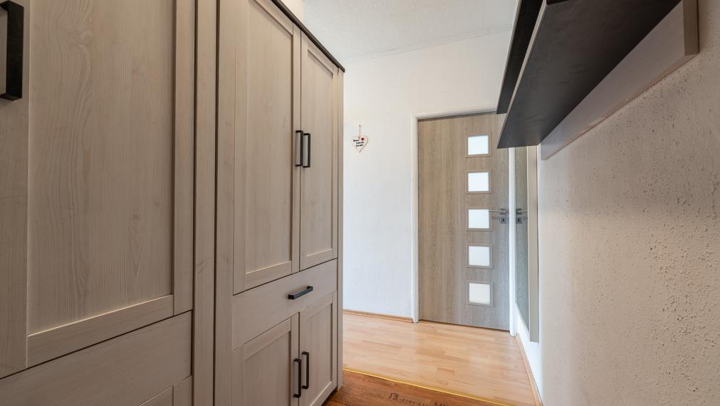 VAJANSKÉHO ul.- STUPAVA - ZARIADENÝ 2,5i BYT S FRANCÚZSKYM BALKÓNOM V TICHEJ LOKALITE