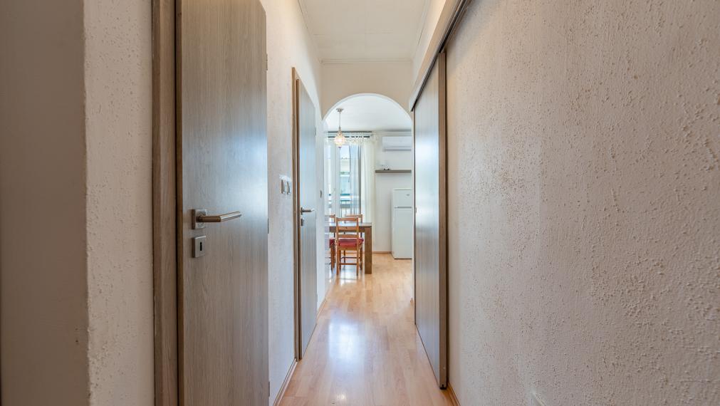 VAJANSKÉHO ul.- STUPAVA - ZARIADENÝ 2,5i BYT S FRANCÚZSKYM BALKÓNOM V TICHEJ LOKALITE