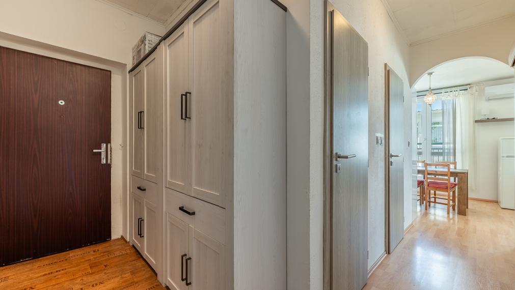 VAJANSKÉHO ul.- STUPAVA - ZARIADENÝ 2,5i BYT S FRANCÚZSKYM BALKÓNOM V TICHEJ LOKALITE