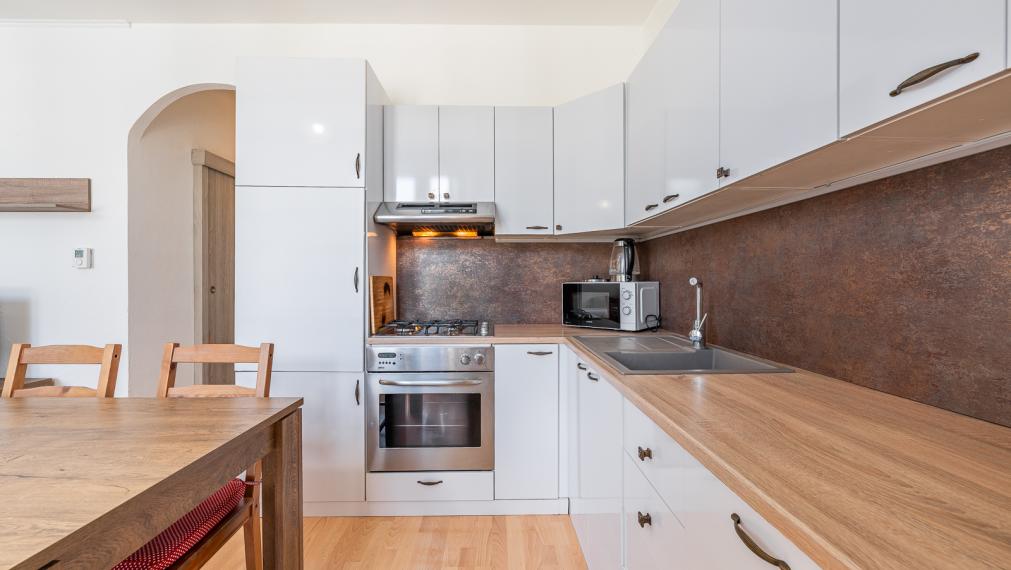 VAJANSKÉHO ul.- STUPAVA - ZARIADENÝ 2,5i BYT S FRANCÚZSKYM BALKÓNOM V TICHEJ LOKALITE