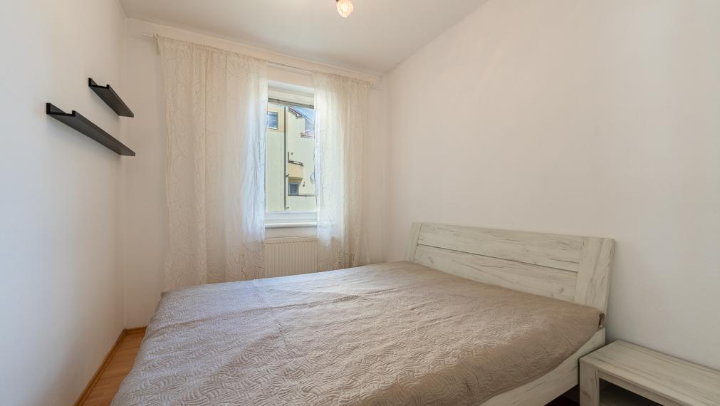 VAJANSKÉHO ul.- STUPAVA - ZARIADENÝ 2,5i BYT S FRANCÚZSKYM BALKÓNOM V TICHEJ LOKALITE