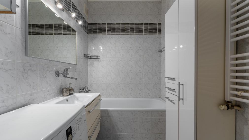 VAJANSKÉHO ul.- STUPAVA - ZARIADENÝ 2,5i BYT S FRANCÚZSKYM BALKÓNOM V TICHEJ LOKALITE