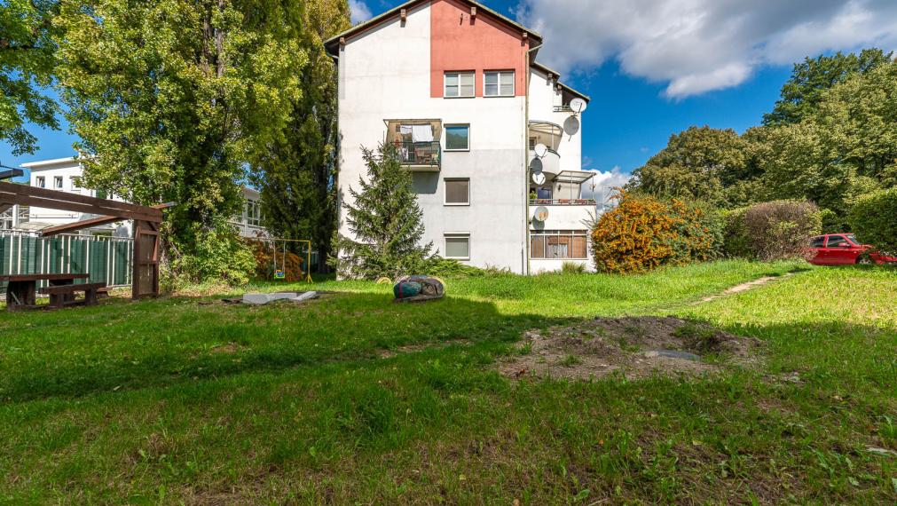 VAJANSKÉHO ul.- STUPAVA - ZARIADENÝ 2,5i BYT S FRANCÚZSKYM BALKÓNOM V TICHEJ LOKALITE