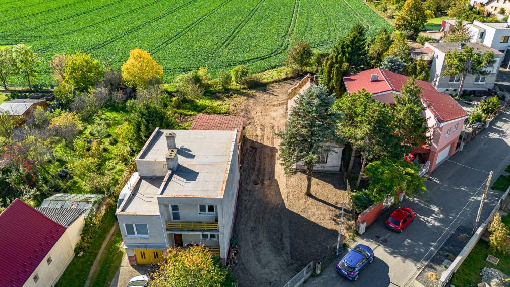 STAVEBNÝ POZEMOK - MOST PRI BRATISLAVE - 857M2 - POKOJNÁ ČASŤ OBCE